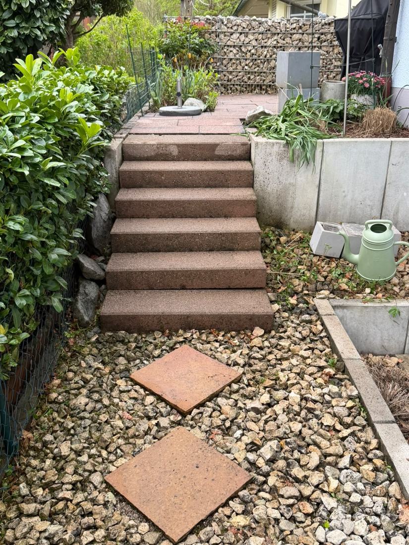 Dieselbe Treppe nach der Reinigung